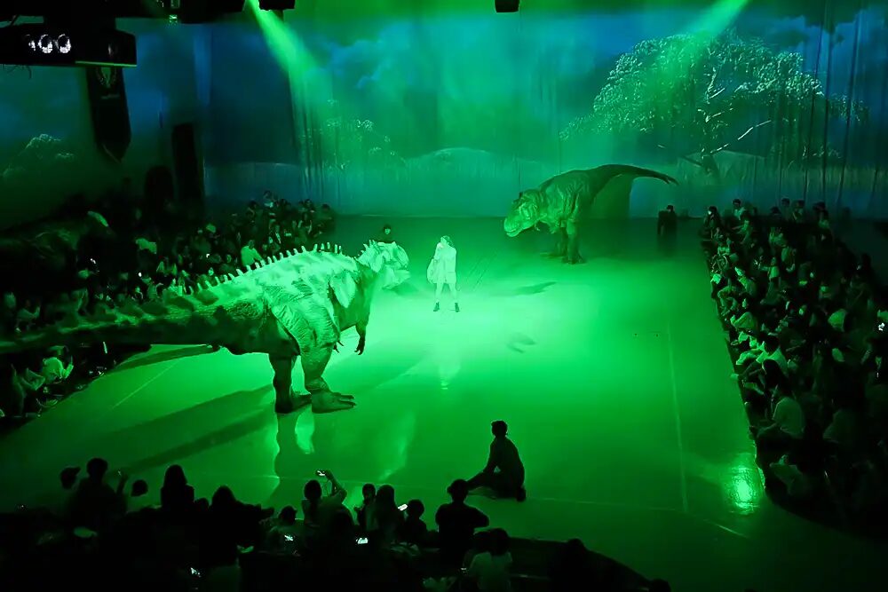 【恐竜ライブ「DINO SAFARI 2025」】ブラキオサウルスが渋谷ヒカリエ初上陸！